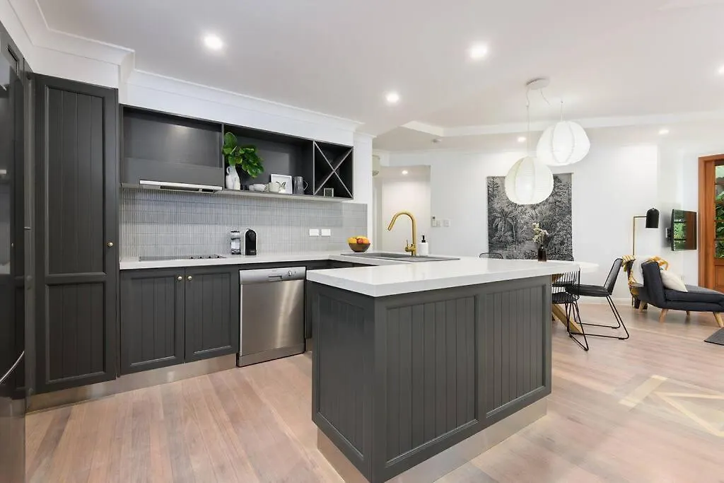The Point Apartment No.3 - Executive 3 Bedroom Apartment In Town Port Douglas