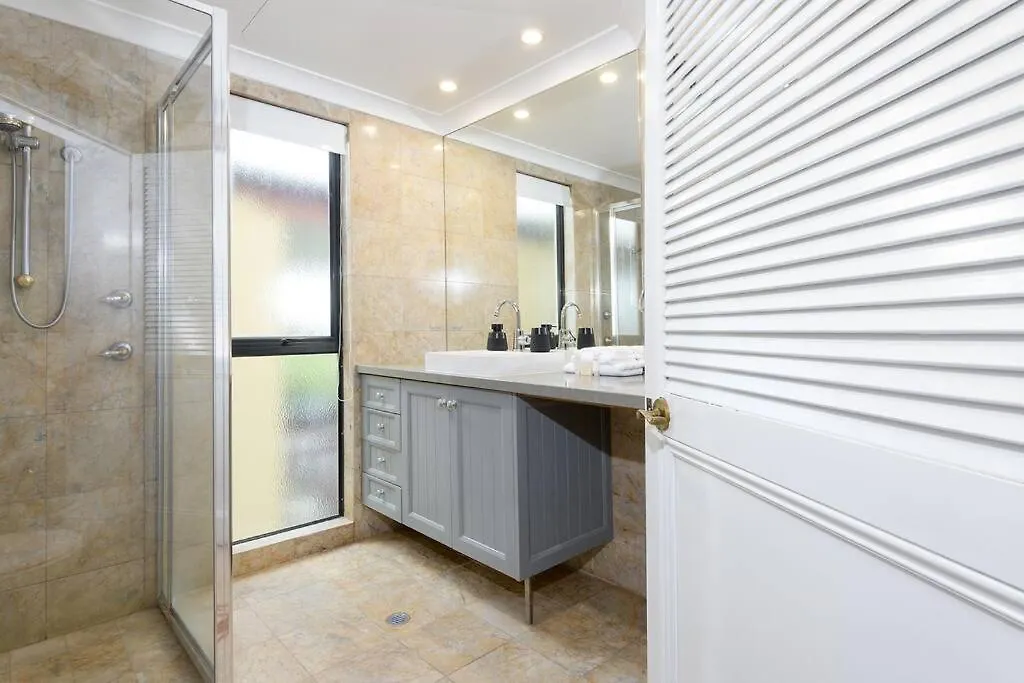 The Point Apartment No.3 - Executive 3 Bedroom Apartment In Town Port Douglas