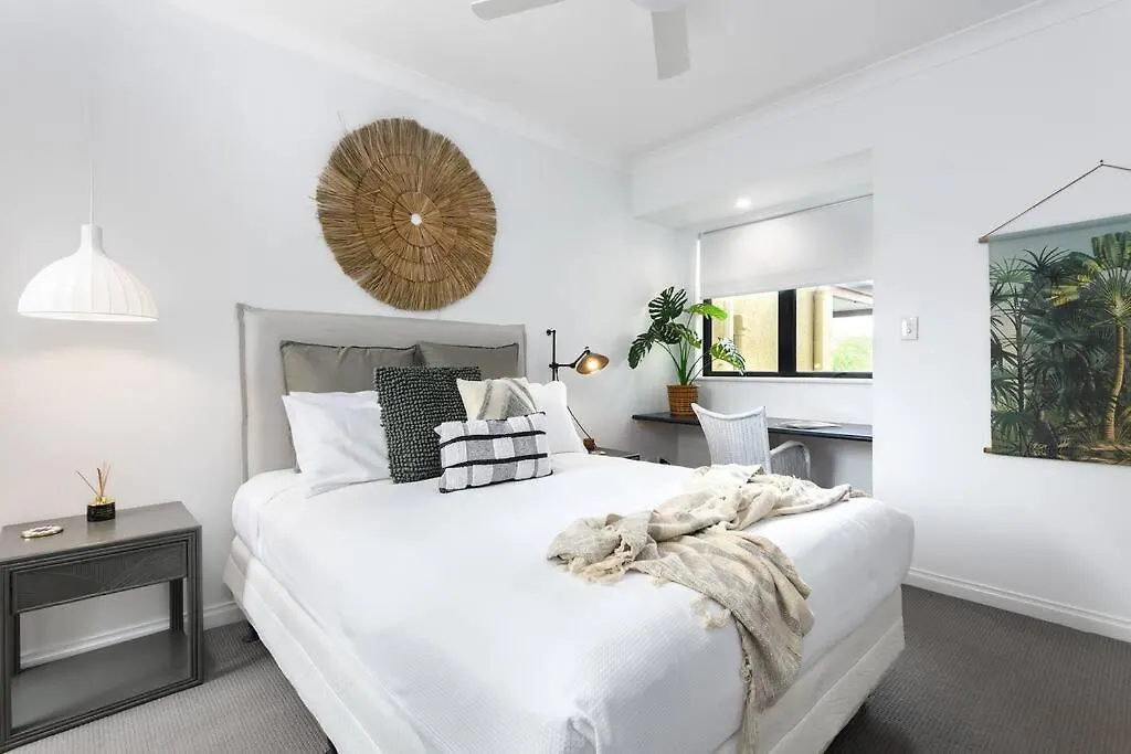 The Point Apartment No.3 - Executive 3 Bedroom Apartment In Town Port Douglas Australia